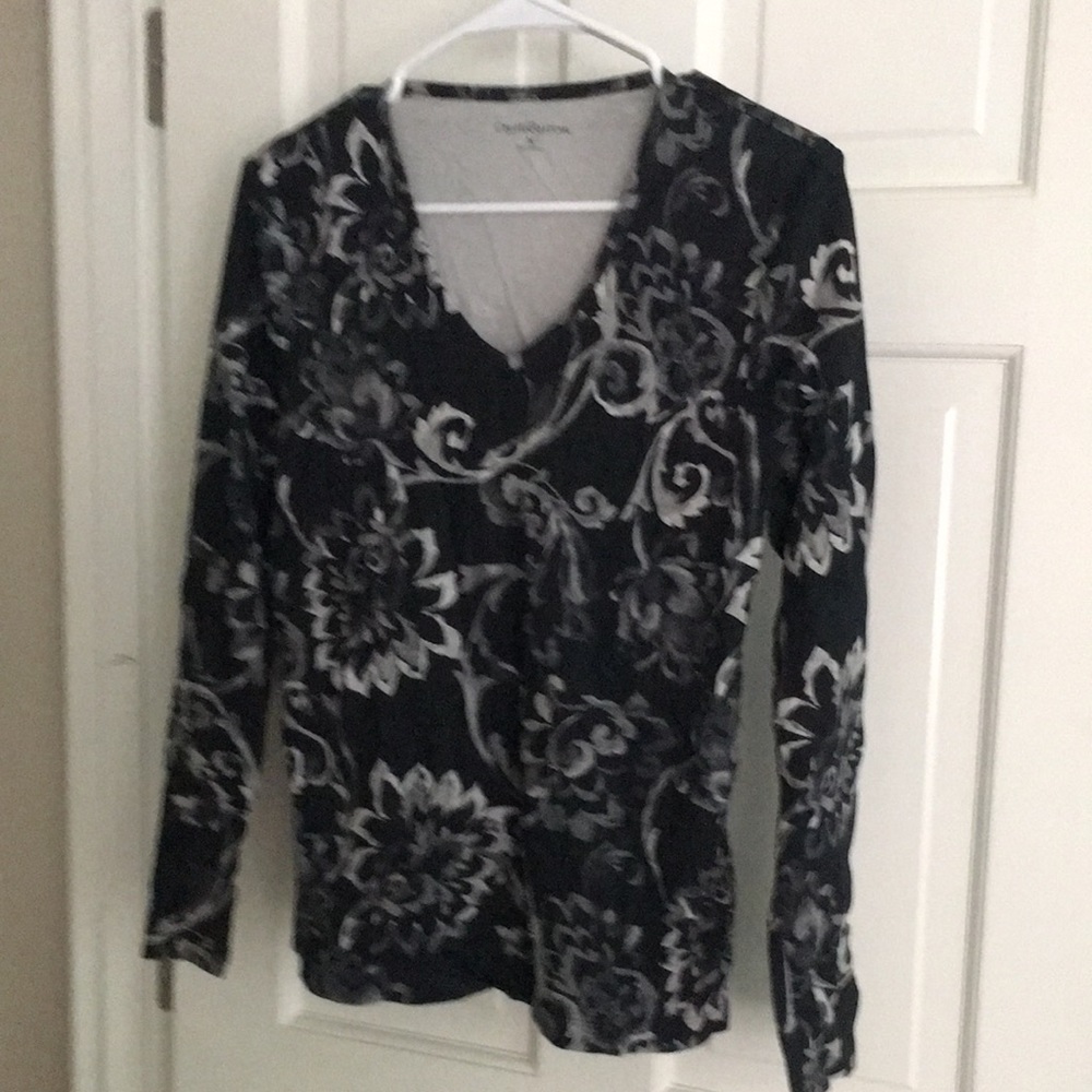 Croft & Barrow black print v neck pullover top